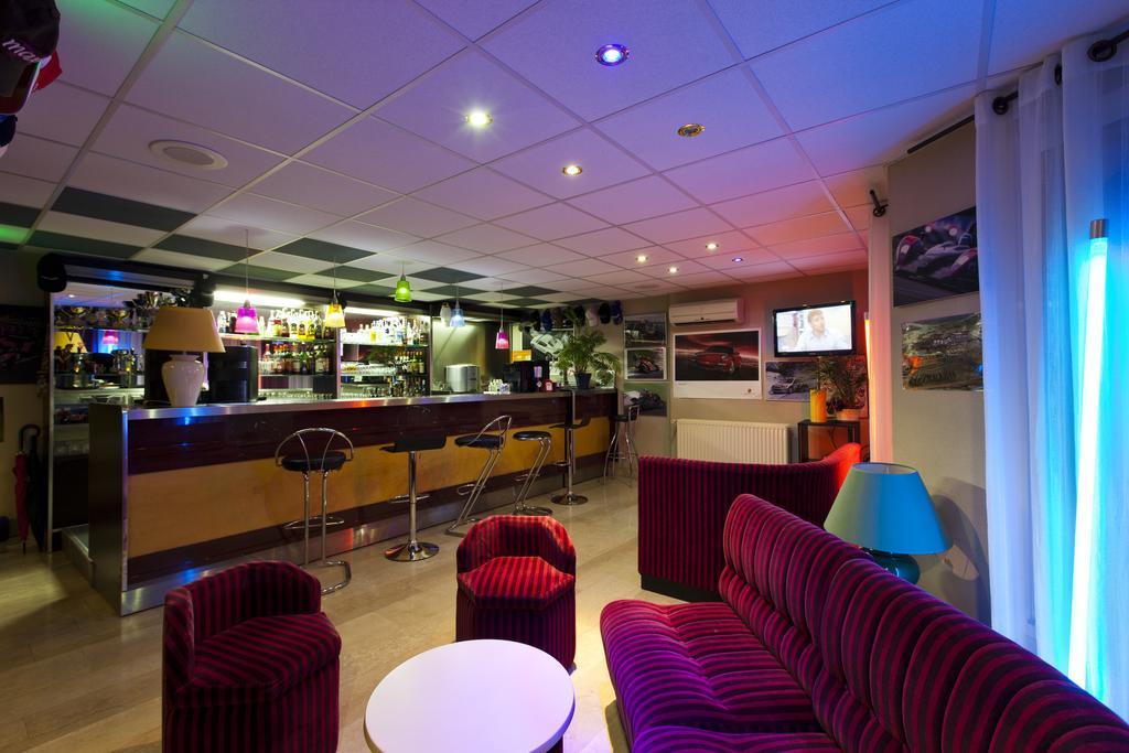 Cit'Hotel Du Circuit Magny-Cours Exterior photo