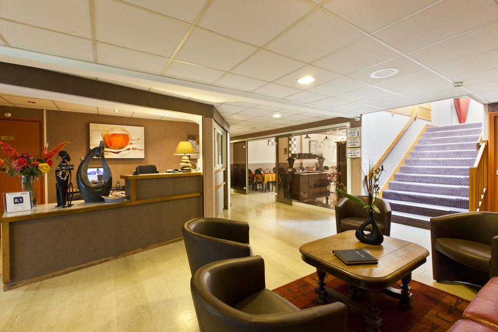 Cit'Hotel Du Circuit Magny-Cours Exterior photo