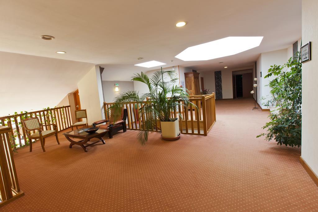 Cit'Hotel Du Circuit Magny-Cours Exterior photo