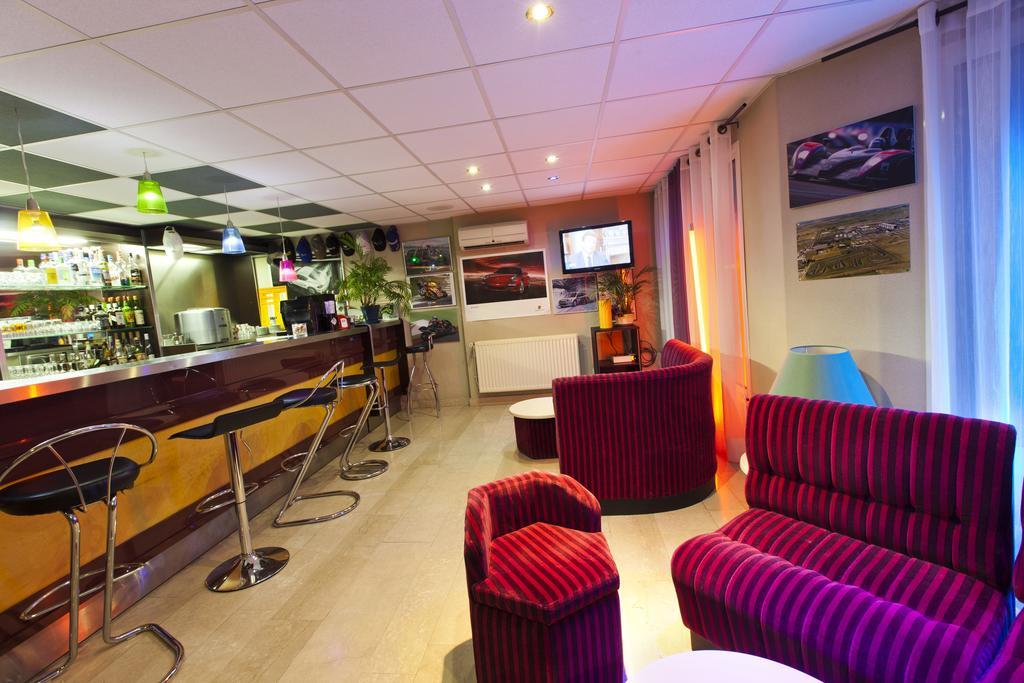 Cit'Hotel Du Circuit Magny-Cours Exterior photo